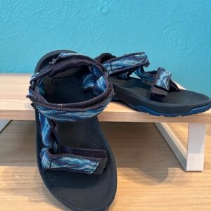 Kids size 11 - Teva Hurricane XLT 2 sandals lightweight- quick drying